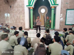 Babinsa Koramil 0816/07 Krembung Gencarkan Penyuluhan Bahaya Narkoba dan Pergaulan Bebas: Wujud Nyata Kepedulian TNI AD bagi Generasi Muda SMKI Rejeni”