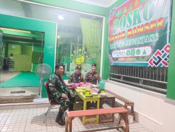 Bangun Keakraban di Malam Penuh Kebersamaan, Babinsa Taman Serda Septyardi Jalin Komsos dengan Banser Sepanjang Demi Wujudkan Wilayah Aman dan Kondusif”