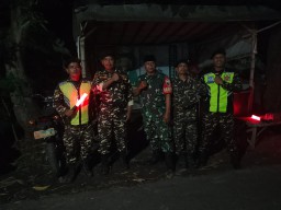 Babinsa dan Banser Balongbendo Gelar Patroli di Desa Jeruk Legi, Sinergi Hangat Demi Jaga Kamtibmas dan Cegah Gangguan Keamanan