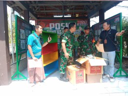 Dukung Literasi Desa, Satgas TMMD ke-126 Kodim 0816/Sidoarjo Dampingi Penyerahan Buku Bacaan dari Dinas Perpustakaan