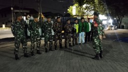 Sinergi Babinsa dan Banser di Wonoayu: Patroli Malam Perkuat Keamanan dan Kebersamaan Warga