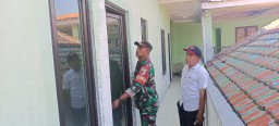 Babinsa Penatarsewu Tinjau Kesiapan Bangunan Calon Koperasi Merah Putih untuk Dukung Pemberdayaan Ekonomi Warga