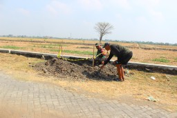 Aksi TMMD: PJU Siap Dipasang, Warga Kedondong Aman dan Nyaman