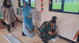 Babinsa Koramil 0816/10 Balongbendo Dampingi Kegiatan Posyandu di Desa Swaluh: Wujud Kepedulian TNI terhadap Kesehatan Masyarakat