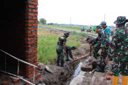 TNI dan Warga Bersatu: Sumur Bor TMMD Wujudkan Mimpi Air Lancar Untuk Petani