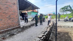 Pastikan Progres, Pabandya Bakti TNI Siterdam V/Brawijaya Tinjau Pelaksanaan TMMD ke-126 di Desa Kedondong