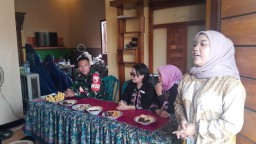 Sentuhan Humanis TMMD: Latih Skill MUA, Ciptakan Kemandirian Warga