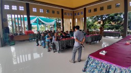 Wujudkan Pertanian Mandiri, Satgas TMMD ke-126 Kodim Sidoarjo Latih Warga Kedondong Buat Pupuk Kompos