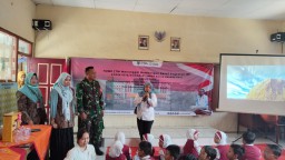Tingkatkan Kesiapsiagaan, Satgas TMMD ke-126 Sidoarjo dan RSUD Karsa Husada Batu Ajarkan Pertolongan Pertama di SDN Kedondong 1