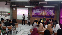 Pahlawanku, Inspirasiku” — Bati Komsos Koramil 0816/15 Sampaikan Wasbang di SMP Nurul Fikri, Tanamkan Semangat Kebangsaan pada Generasi Muda