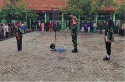 Babinsa Koramil 0816/15 Sukodono Jadi Pembina Upacara di SDN Cangkringsari: Tanamkan Semangat Kepahlawanan dan Cinta Tanah Air Sejak Usia Dini