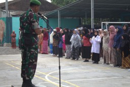 Babinsa Ploso Jadi Pembina Upacara Hari Pahlawan di Yayasan Abil Hasan Asy Syadzily