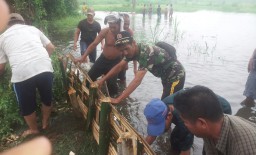 Tanggul Sungai Jebol, Batituud Koramil Candi Ajak Warga Gotong Royong