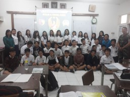 Anggota Koramil 0816/01 gencar berikan wasbang di SMP Petra 4 Sidoarjo
