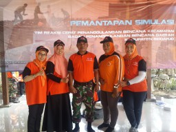 Babinsa Serma Ach. Saifi mengikuti kegiatan pemantapan simulasi Tim Reaksi Cepat Penanggulangan Bencana TRC–PB