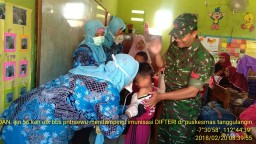 Babinsa Penatarsewu Laksanakan Pendampingan Dalam Pemberian Vaksin Difteri