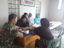 LAKSANAKAN KOMSOS, BABINSA KORAMIL CANDI SAMBANGI POSYANDU LANSIA