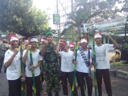Peringati Hari Pahlawan, Babinsa Koramil Candi Kawal Karnaval
