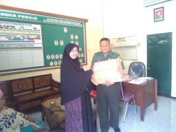Batituud Ramil 07 Berikan Bingkisan Kepada Warakawuri Wil. Krembung.
