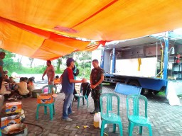Dandim 0816 bersama Bupati Sidoarjo tinjau dapur umum dan posko Bencana alam