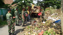 KORAMIL 0816/03 BUDURAN MELAKSANAKAN KARYA BHAKTI DALAM RANGKA HARI JUANG KARTIKA