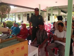 Anggota Ramil 07 Laksanakan Pendampingan Kegiatan Operasi Katarak Di Rumah Sakit III Surabaya