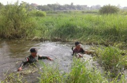 Peringati Hari Juang Kartika, Koramil Candi Kerja Bakti Bersihkan Sungai