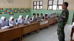 Perjuangan Babinsa Buduran dalam memberikan wasbang di Desa terpencil