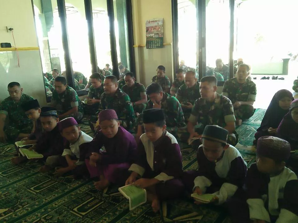 Doa bersama anak yatim/yatim piatu di Makodim 0816/Sidoarjo