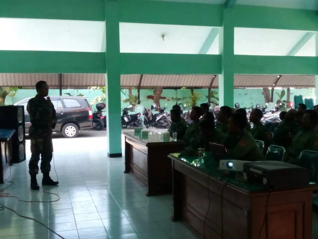 Koramil Jabon memberikan materi linmas di Kec. Jabon