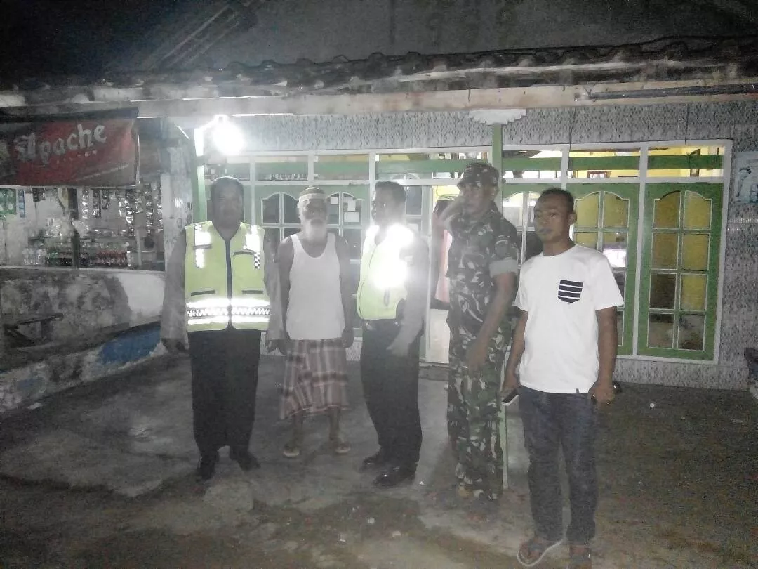 *Babinsa bersama Polsek Sidak warung Remang remang