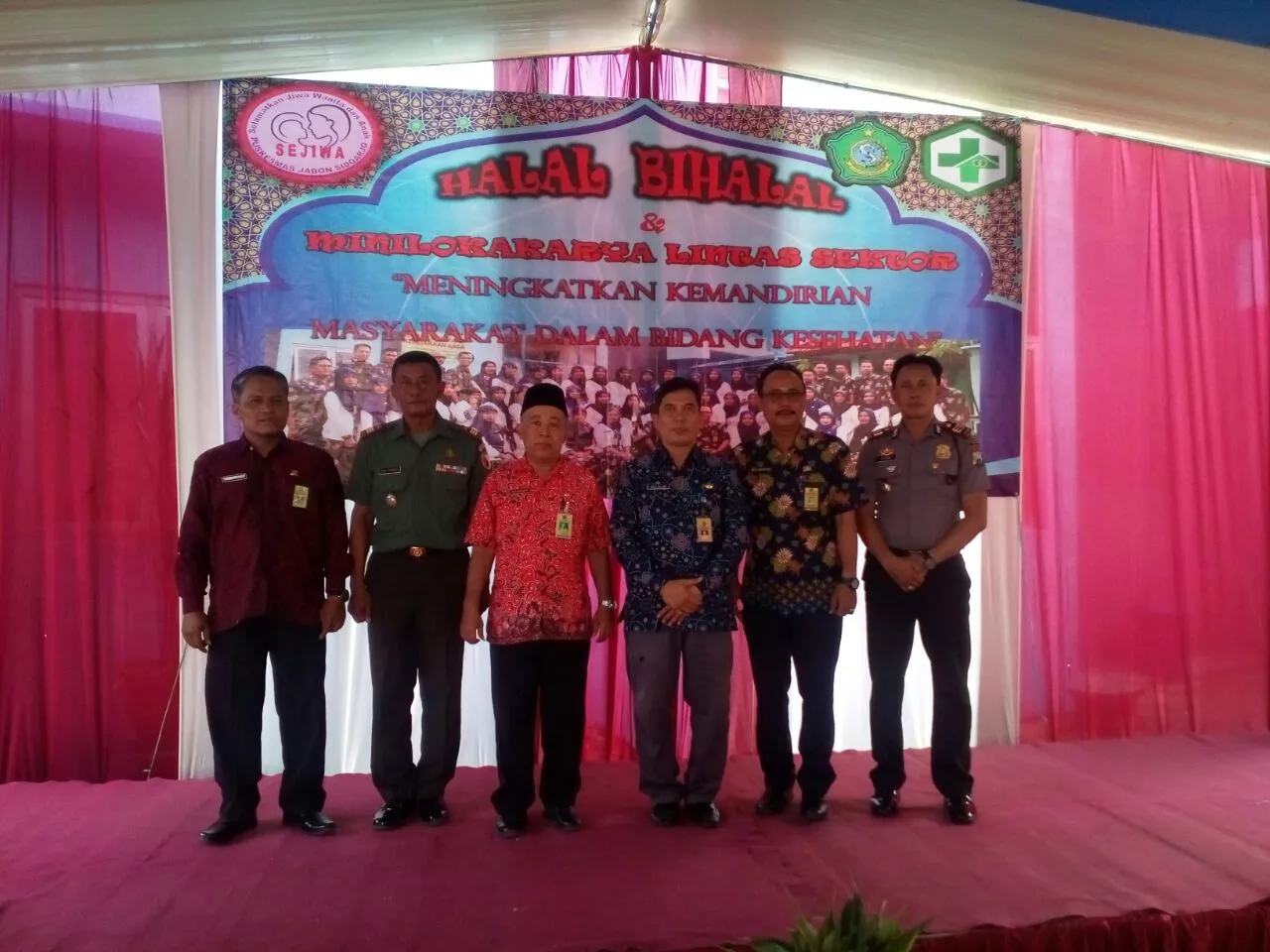 Komandan Koramil 08 Jabon berserta anggota menghadiri undangan Halal bilhahal di Puskesmas Jabon