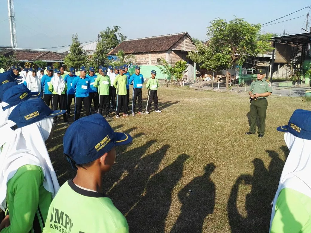 Bentuk Dukungan, Danramil Tanggulangin Sampaikan Arahan Kepada Paskibra