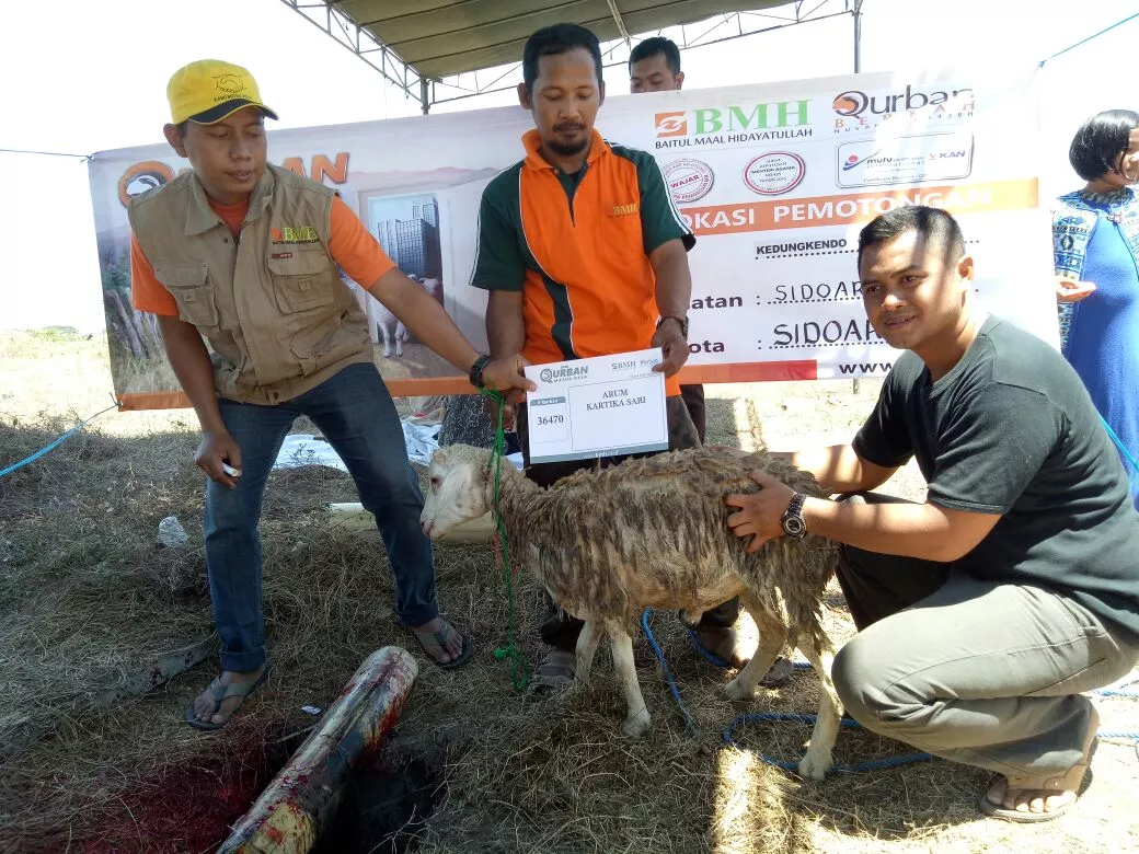 KODIM 0816 SIDOARJO DAN BMH SIDOARJO BANTU WARGA SEMAMPIR.