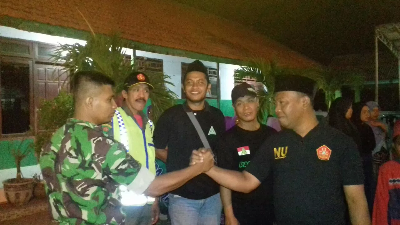 Babinsa 05/Tulangan Amankan Sholat Idul Adha 1438 H
