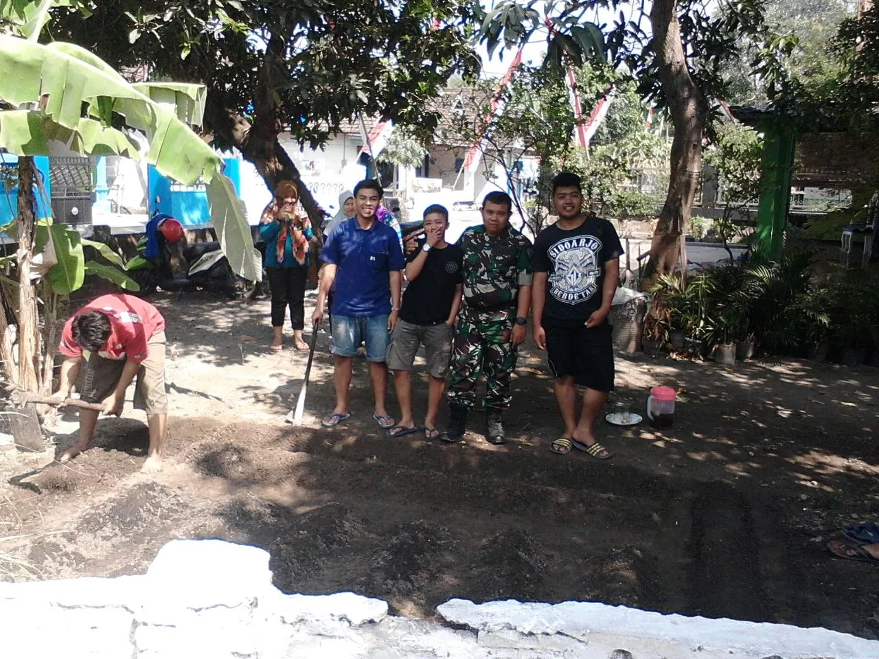 Babinsa Ramil 0816/07 Krembung komsos bersama Mahasiswa UMSIDA Di Desa Tanjek Wagir