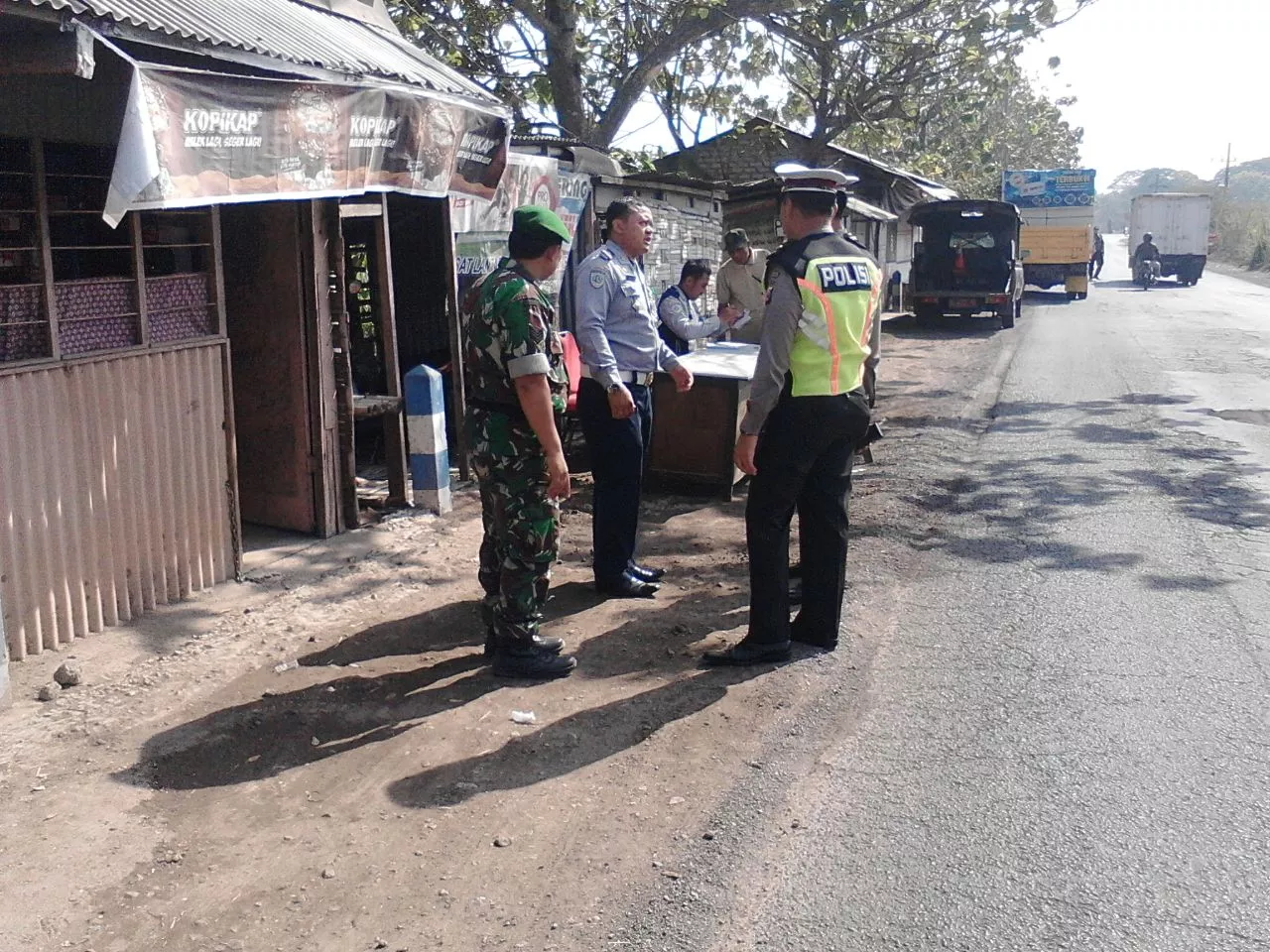 Anggota Ramil 07 Krembung Ikuti Operasi Gabungan Bersama Polsek, Satpol PP, DLLAJ.