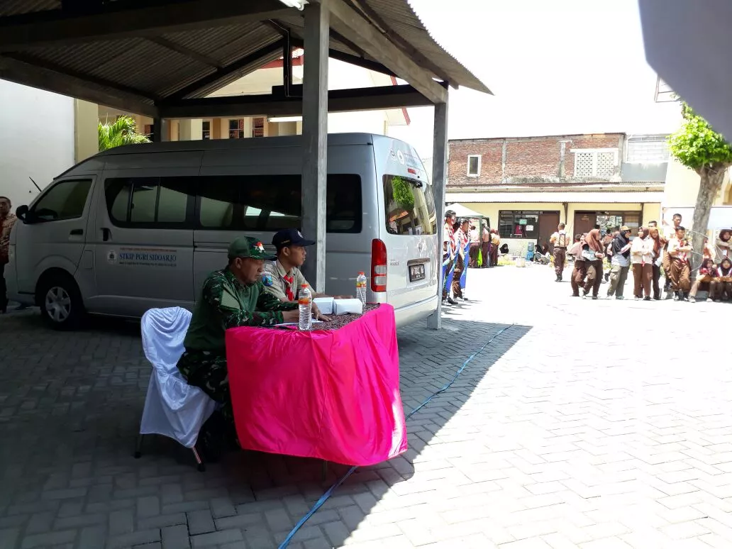 Babinsa Sidoarjo kota menjadi Juri lomba PBB di STKIP PGRI Sidoarjo