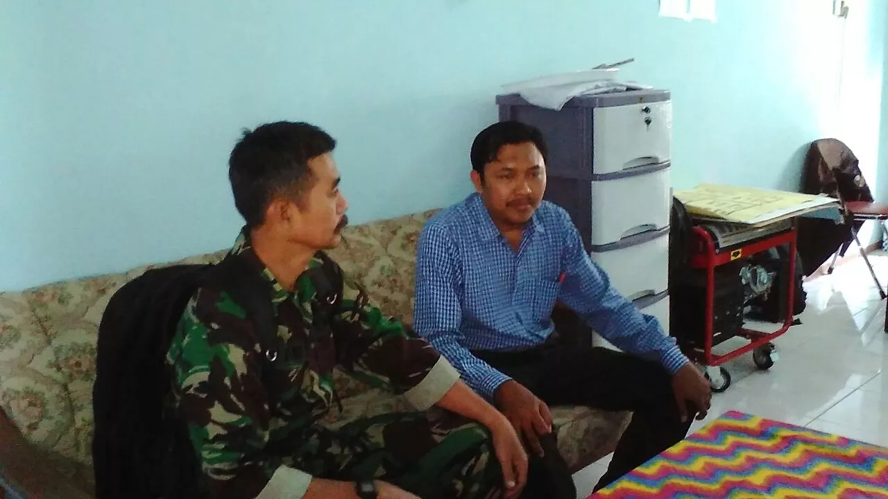 Babinsa 0816/06 Sampaikan Pesan Keamanan Internal Sekolah Pada Guru