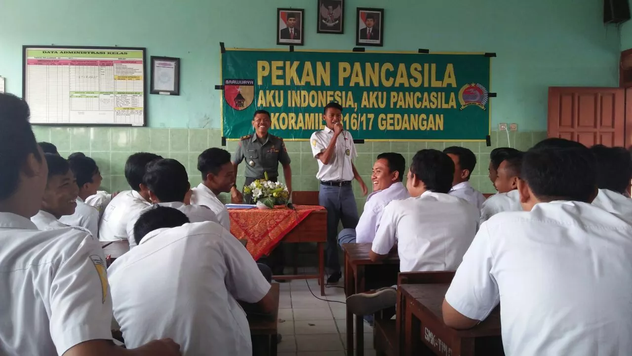 Danramil 0816/17 Gedangan memberi materi Wasbang di SMK TPI