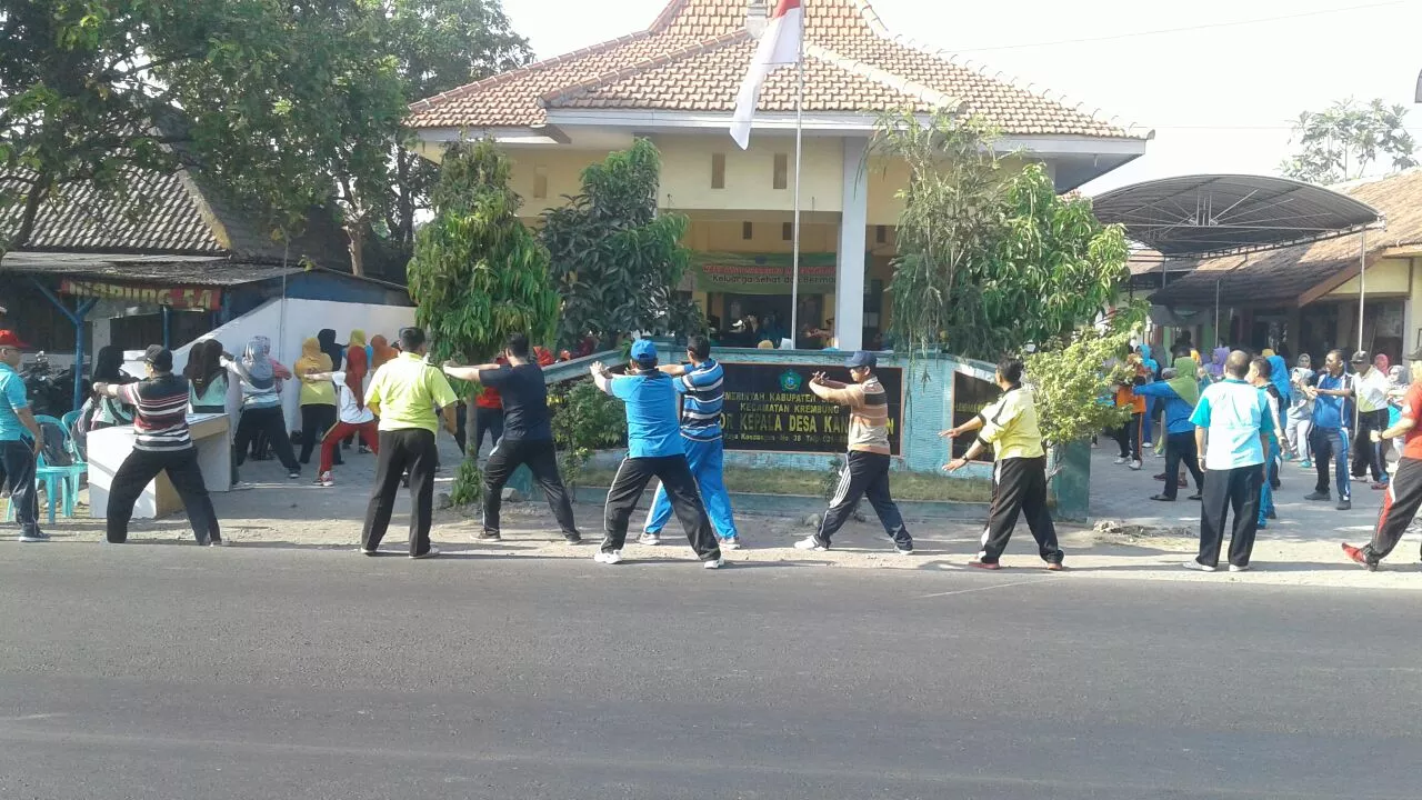 Anggota Ramil Bersama Forkompimka Kec. ikuti Senam Bersama di Desa Kandangan