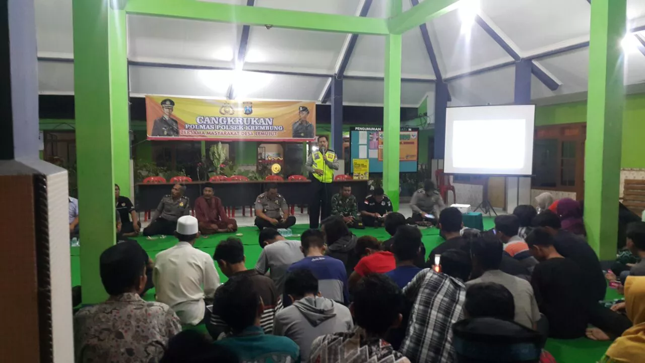 Serma A Rofiq Kurniawan Hadiri Cangkruan Bersama Polsek Krembung di Desa Lemujud