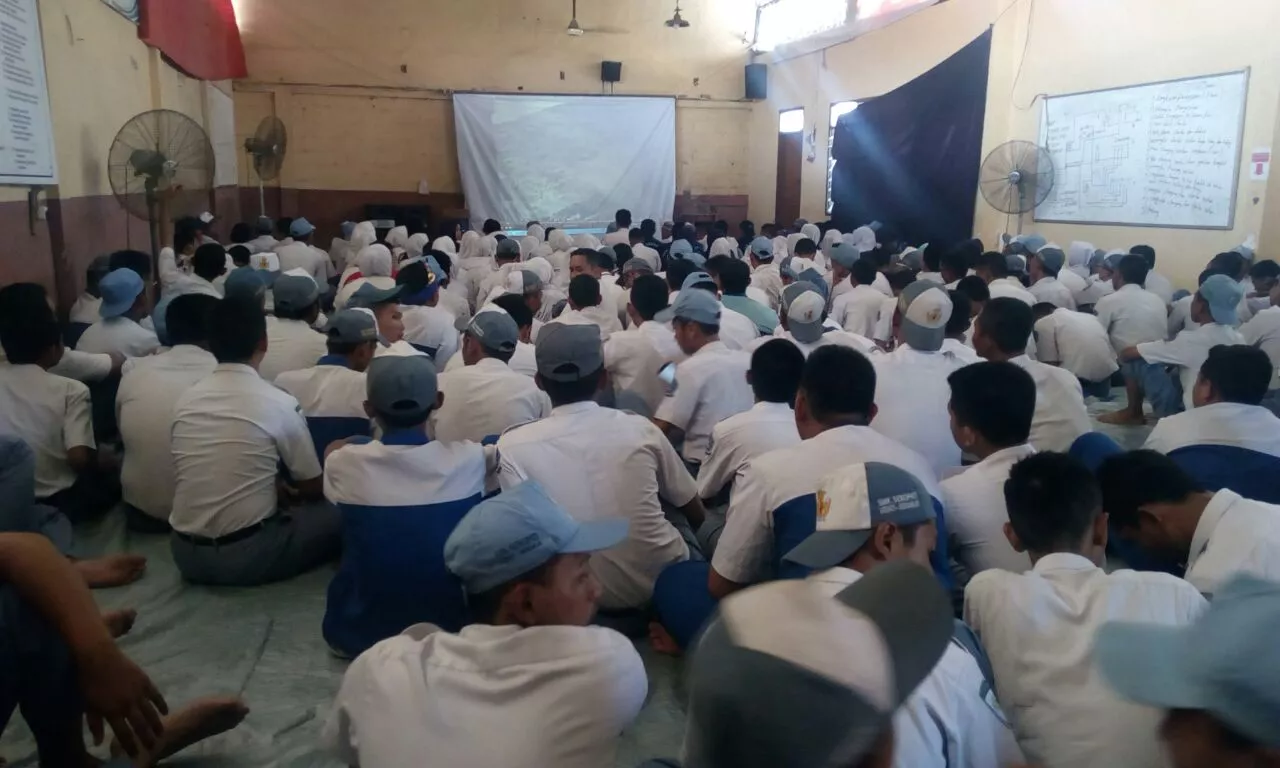 ATUSIASME SMK DAN SMA SENOPATI NOBAR G 30 S /PKI BERSAMA ANGGOTA KORAMIL 0816/18 SEDATI