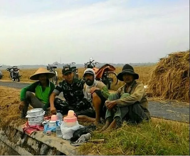 Kegiatan komunikasi sosial yang dilakukan oleh Babinsa Jajaran Kodim 0816 Sidoarjo