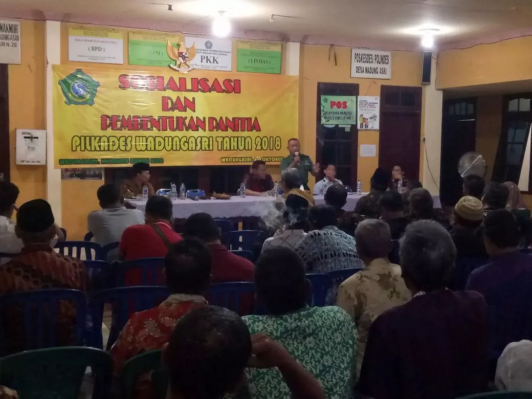 KORAMIL 0816/16 WARU MENGHADIRI SOSIALISASI PILKADES DI PENDOPO DESA WADUNG ASRI WARU SIDOARJO
