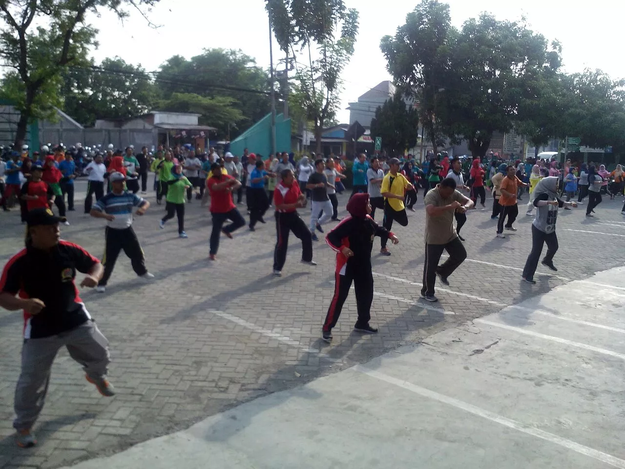 Koramil 0816/13 Wonoayu Melaksanakan Senam Bersama Muspika