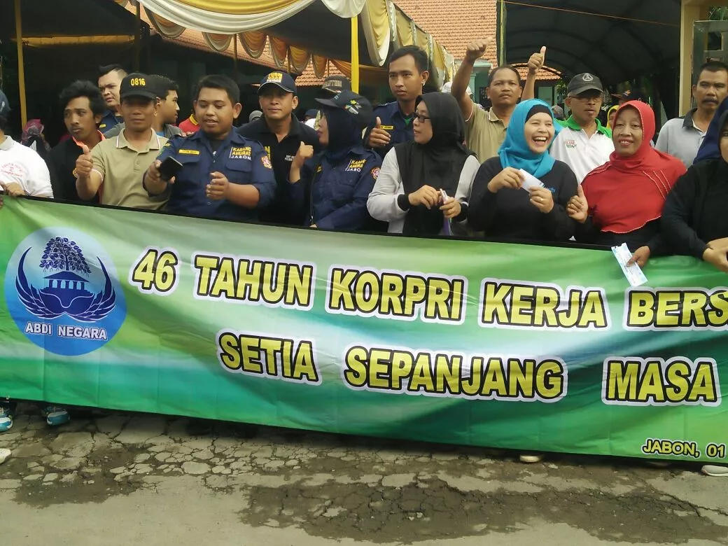 ANGGOTA RAMIL .JABON IKUTI JALAN SEHAT DALAM RANGKA HUT KORPRI KE 46