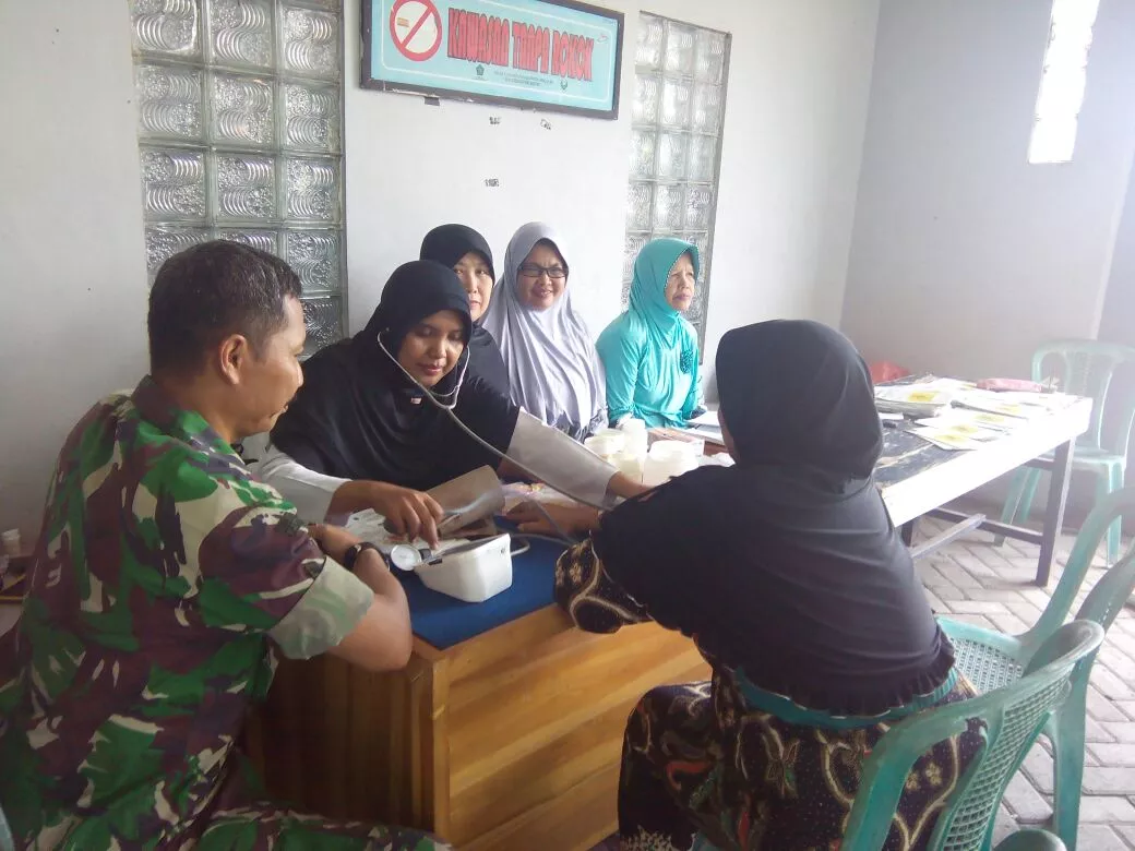 LAKSANAKAN KOMSOS, BABINSA KORAMIL CANDI SAMBANGI POSYANDU LANSIA