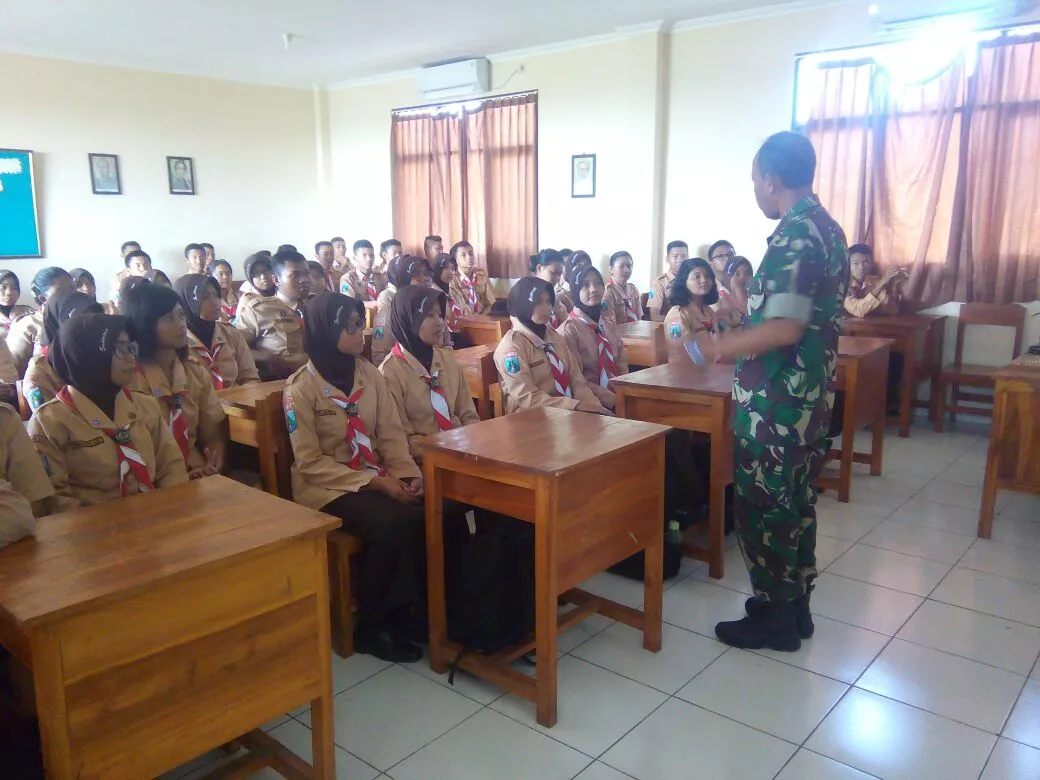 Tanamkan Cinta Tanah Air Generasi Muda, Danramil Candi Gelar Wasbang Dialogis