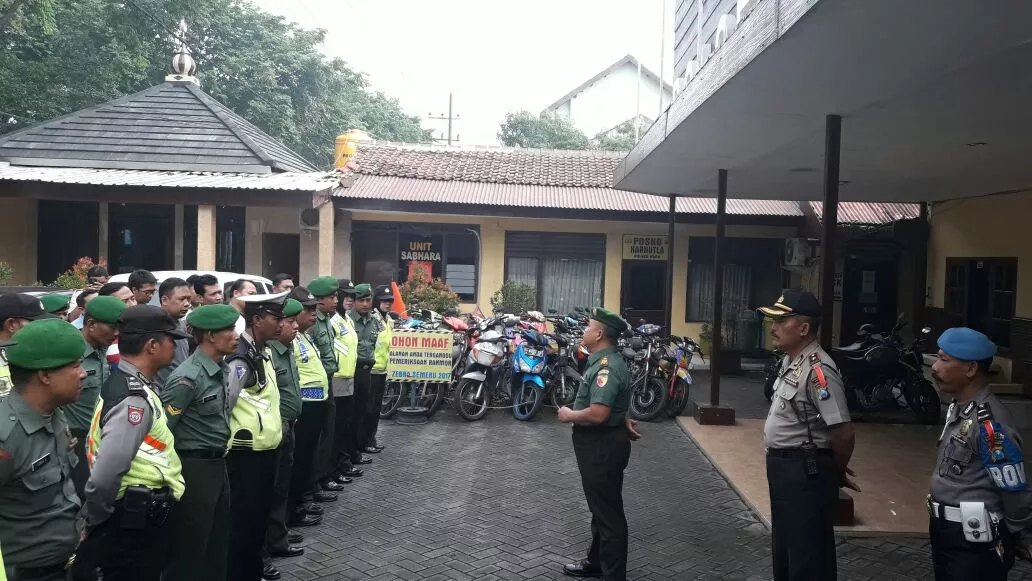APEL PAGI BERSAMA KORAMIL 0816/16 WARU DAN POLSEK WARU SEBAGAI SINERGITAS TNI POLRI DI WILAYAH KEC WARU KAB SIDOARJO